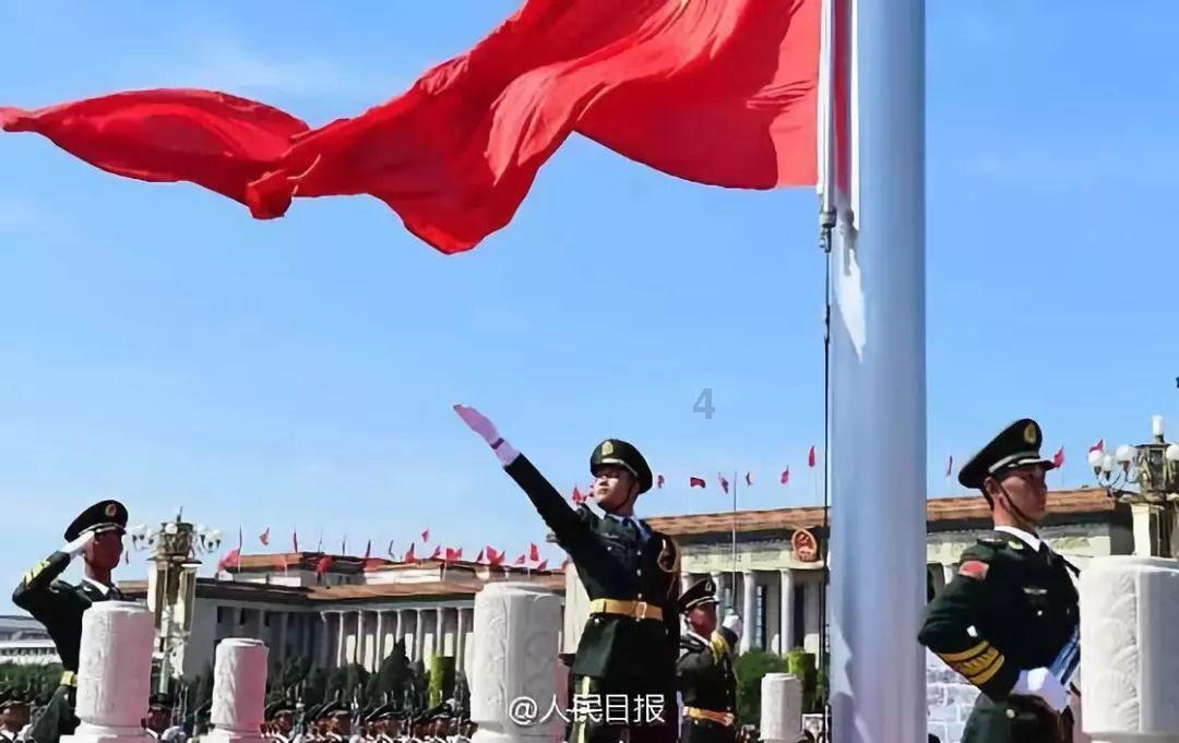 葬礼上，周润发一把抱住这个刚成为寡妇的女人，原来40年的情谊至今未断