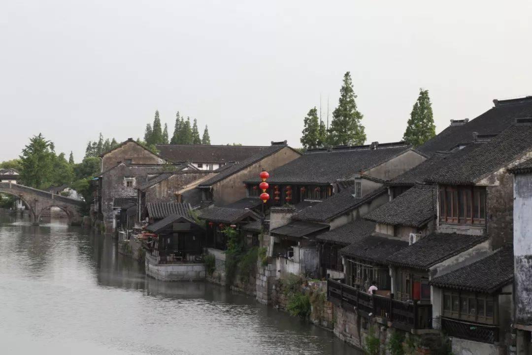 巧变同色