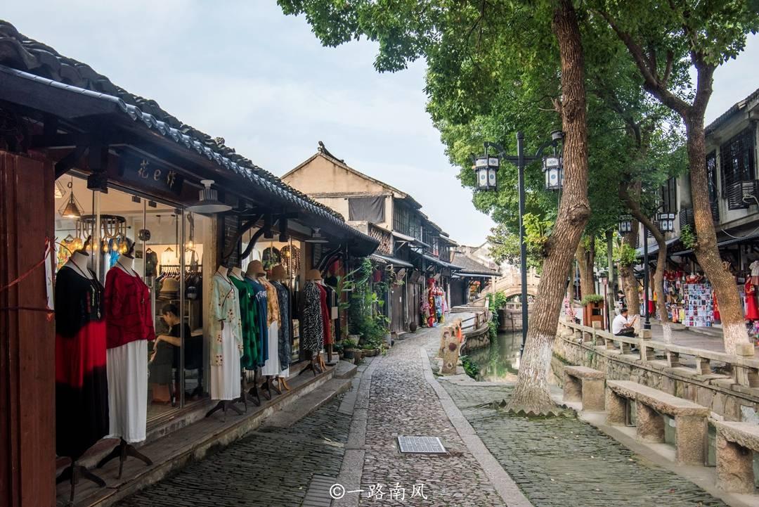 学生称家里没桌写作业，老师上门送桌，为了逃避学习，你干过什么事呢？游戏画面